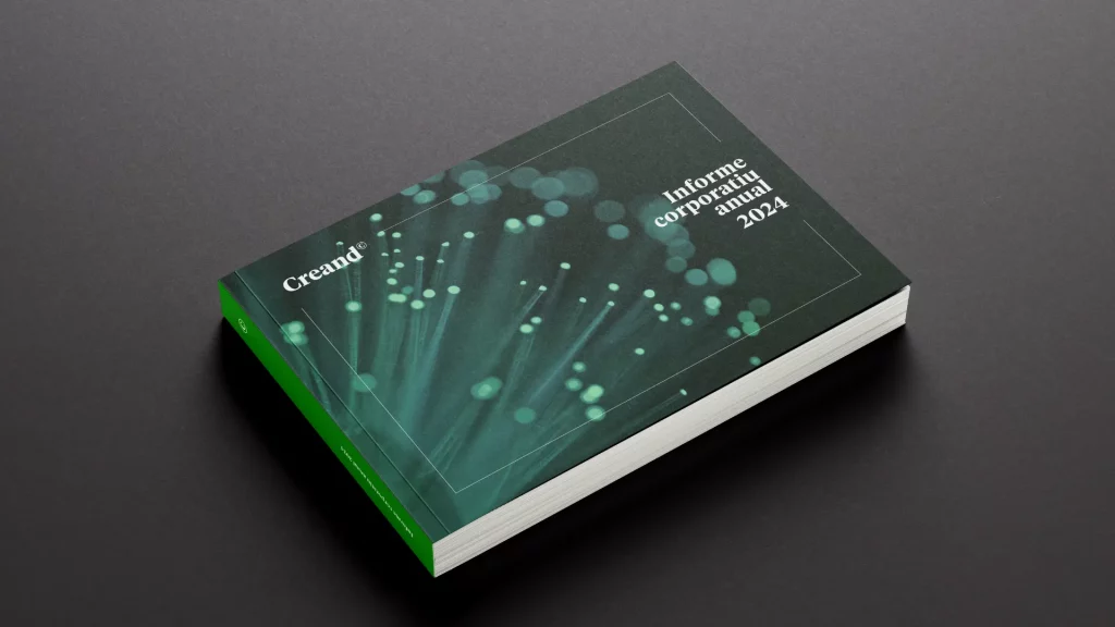 Portada del informe corporativo Creand 2024, con fondo oscuro y destellos verdes que evocan tecnología y conexión, sobre superficie negra.