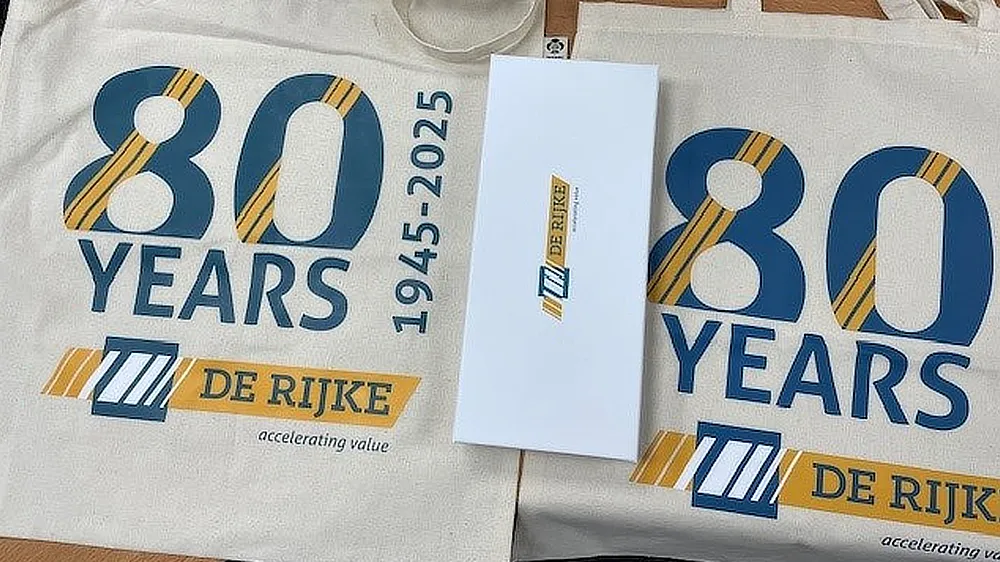 Sacs promotionnels personnalisés avec le logo du 80e anniversaire de De Rijke.