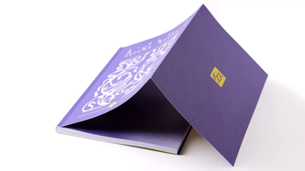 Cover of the book “Dones, lliure esperit” in purple with central design in metallic stamping on clean background.