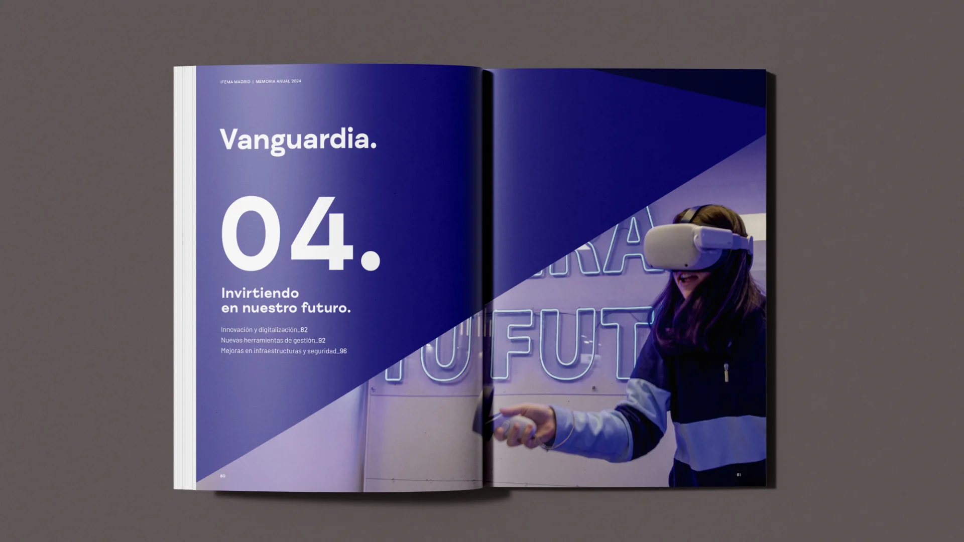 Doble página de la memoria anual IFEMA Madrid con título “Vanguardia” e imagen de mujer usando gafas de realidad virtual en entorno tecnológico.